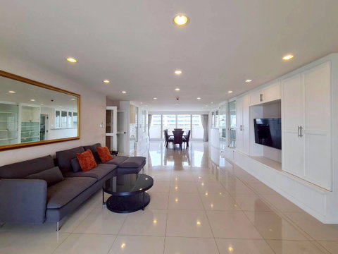 คอนโดปรับปรุงใหม่ ใกล้ BTS Grand Ville House II | ใกล้ BTS อโศก & Terminal 21