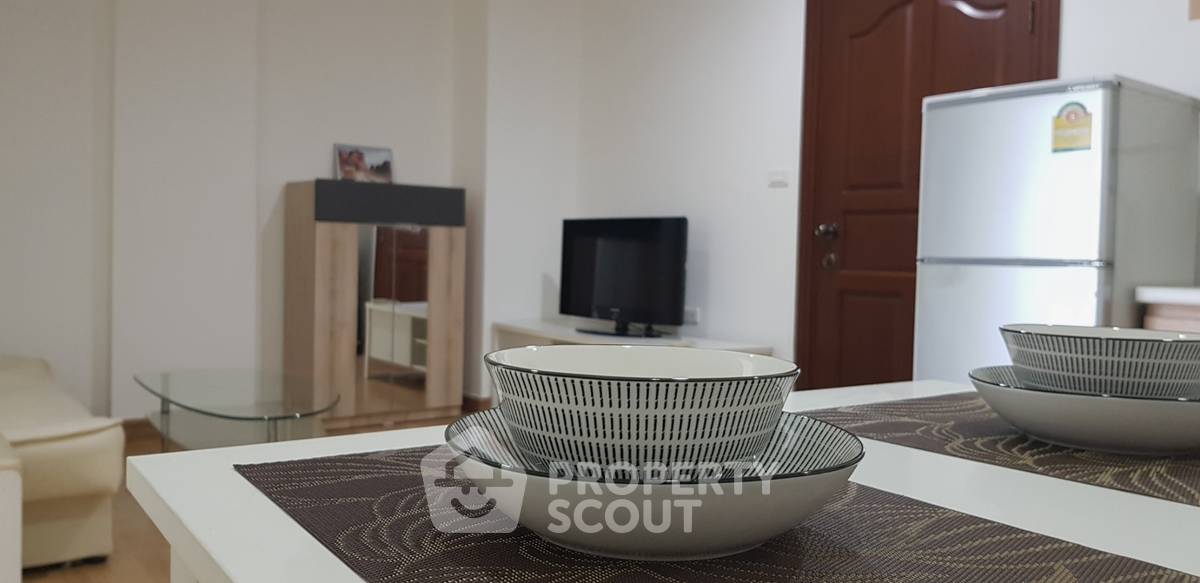 picture 1-BR Condo at PG Rama 9 near MRT Phra Ram 9 (ID 666028) - 5/12