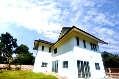 บ้านเดี่ยว ที่ว่าการอำเภอเมืองระยอง : ขายบ้านเดี่ยวเมืองระยอง 2 ชั้น เท่าราคาที่ดิน! บ้านเดี่ยว 94.1 ตร.ว. ใจกลางเมืองระยอง 