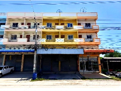 Shophouses for sale Maharaj Nakorn Industrial Estate : FOR SALE  COMMERCIAL BUILDING PROPERTY  4175000 BAHT.