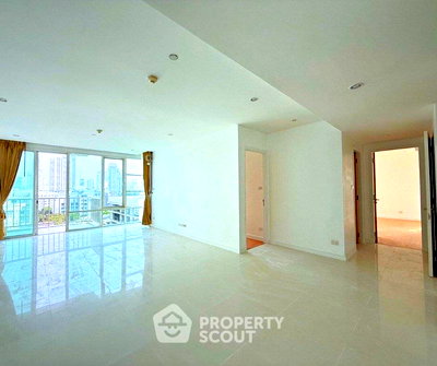 Condos for sale Bangkok : 2-BR Condo at Fullerton Sukhumvit near BTS Ekkamai (ID 2817238)