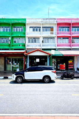 เช่าอาคารพาณิชย์ นนทบุรี : ตลาดไทรน้อย 1 กม. อำเภอไทรน้อย บิ๊กซี ไทรน้อย 3 กม. อาคารพาณิชย์ 3 ชั้น 3นอน 1น้ำ 25 ตร.ว. 320 ตร.ม.