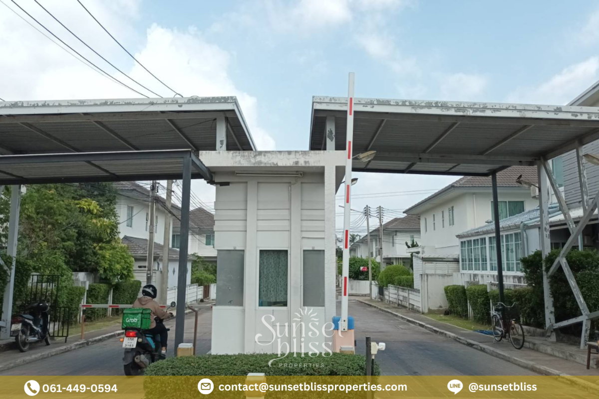 รูป บ้านหลังมุม 50.1 ตร.วา ในศรีราชา เพียง 3.15 ล้าน มีสนามหญ้าข้างบ้าน จอดรถ 2 คัน - รูปที่ 2/18