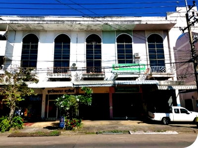 Shophouses for sale Udonthani Bus station : FOR SALE  COMMERCIAL BUILDING PROPERTY  3488000 BAHT.