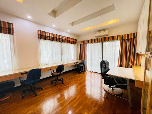 รูป HR3408ให้เช่าบ้านเดี่ยว 3 ชั้น หลังใหญ่ 210 ตร.ว. ตกแต่งบิ้วด์อินทั้งหลัง ซ.รัชดา 32 ทำเลทอง พร้อมเข้าอยู่สิ้นเดือน พ.ค. นี้ - รูปที่ 10/24