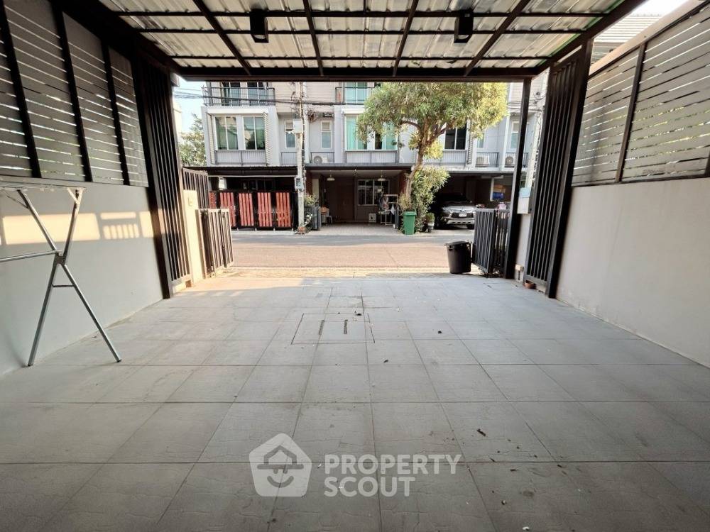 รูป ทาวน์เฮ้าส์ 3-ห้องนอน ใน จรเข้บัว (ID 2006748) - รูปที่ 3/17