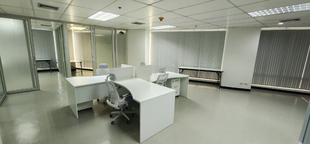 picture Office space for rent on Ratchadaphisek Road, Huai Khwang. - 3/8