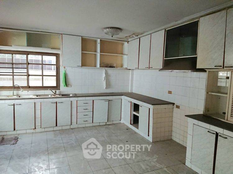 รูป บ้าน 7-ห้องนอน ใน จันทรเกษม (ID 2785495) - รูปที่ 8/10