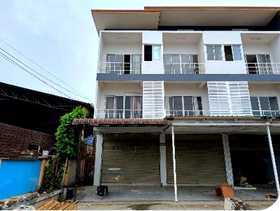 Shophouses for sale Chiang Mai : FOR SALE  COMMERCIAL BUILDING PROPERTY  3813000 BAHT.