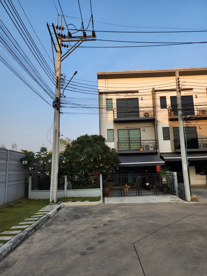 picture Town Home - Corner Unit | Spacious Side Yard, Partially Renovated - 1/4