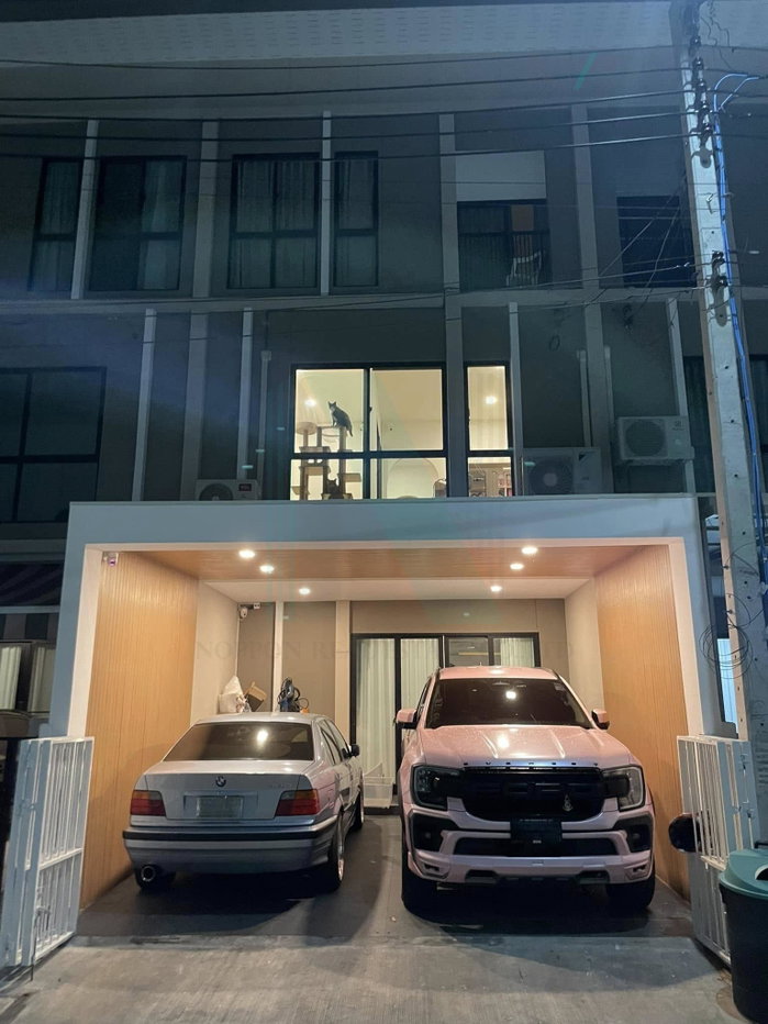 รูป 📌 ให้เช่าทาวน์เฮาส์ 3 ชั้น พาทิโอ ศรีนครินทร์-พระราม 9 4 ห้องนอน 3 ห้องน้ำ - รูปที่ 1/8