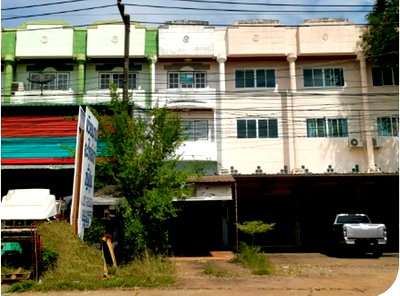 Shophouses for sale Muang Nong Khai Nongkai : FOR SALE  COMMERCIAL BUILDING PROPERTY  2754000 BAHT.
