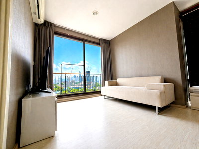 คอนโดให้เช่า : ห้องมุม Rhythm 42 โลเคชั่นดี ห้องสวย