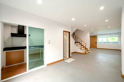 Townhouses for sale Ladprao 48, Chokchai 4, Ladprao 71 : 🏠 3-story townhome, newly renovated, near MRT Chokchai 4 🌟 Lat Phrao-Nakniwat