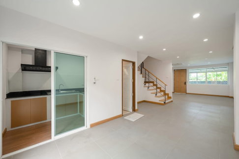 🏠 ทาวน์โฮม 3 ชั้น รีโนเวทใหม่ ใกล้ MRT โชคชัย 4 🌟 ลาดพร้าว–นาคนิวาส (Ladprao–Nakniwas)