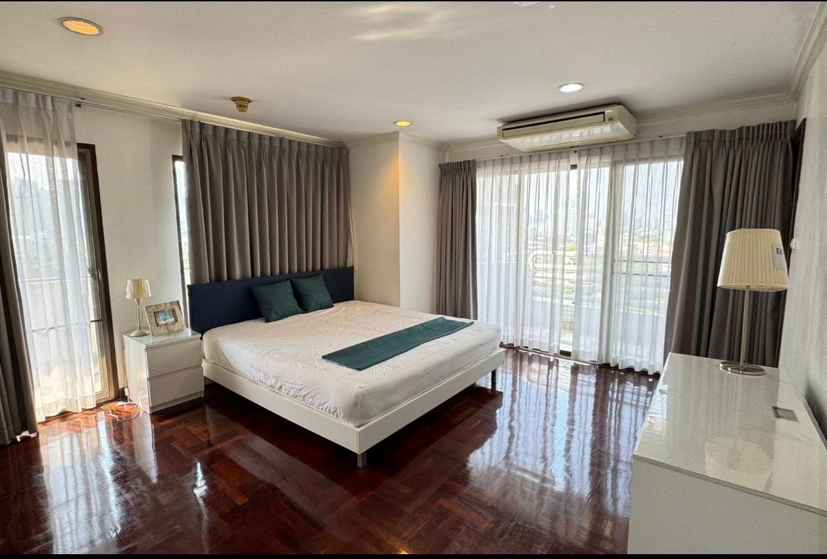 picture Richmond. 3beds 164sqm. Line id: @pfagent - 10/17