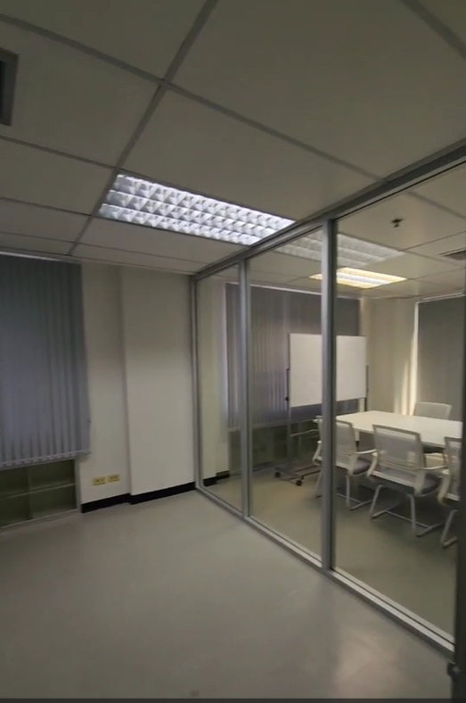 picture Office space for rent on Ratchadaphisek Road, Huai Khwang. - 6/8