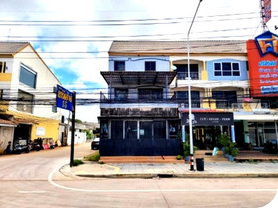 Shophouses for sale Sattahip Chonburi : FOR SALE  COMMERCIAL BUILDING PROPERTY  5945000 BAHT.