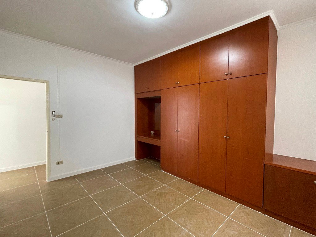รูป บ้านเดี่ยวชั้นเดียว ปรับปรุงใหม่ มีบ้าน 2 หลัง รวม 3 ห้องนอน 3 ห้องน้ำ, 170 ตรม. อนุญาตให้เลี้ยงสัตว์ได้ 10 นาทีจากสถานี BTS ทองหล่อ  - รูปที่ 6/31