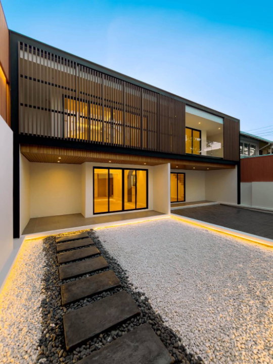 รูป ขายบ้านแฝด Minimal Modern Luxury ใจกลางสุขุมวิท เหมาะกับอยู่อาศัยสำหรับครอบครัวขนาดใหญ่ และการใช้งานเป็นโฮมออฟฟิศระดับผู้บริหาร-SW003634 - รูปที่ 4/12