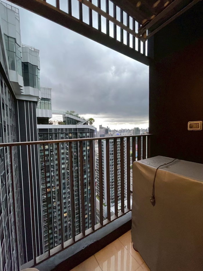 รูป ให้เช่า Life Asoke Rama 9 | สตูดิโอ 27 ตร.ม. | ชั้น 42 ตึก B วิวเมือง | เฟอร์ครบ | ใกล้ MRT พระราม 9 - รูปที่ 10/26