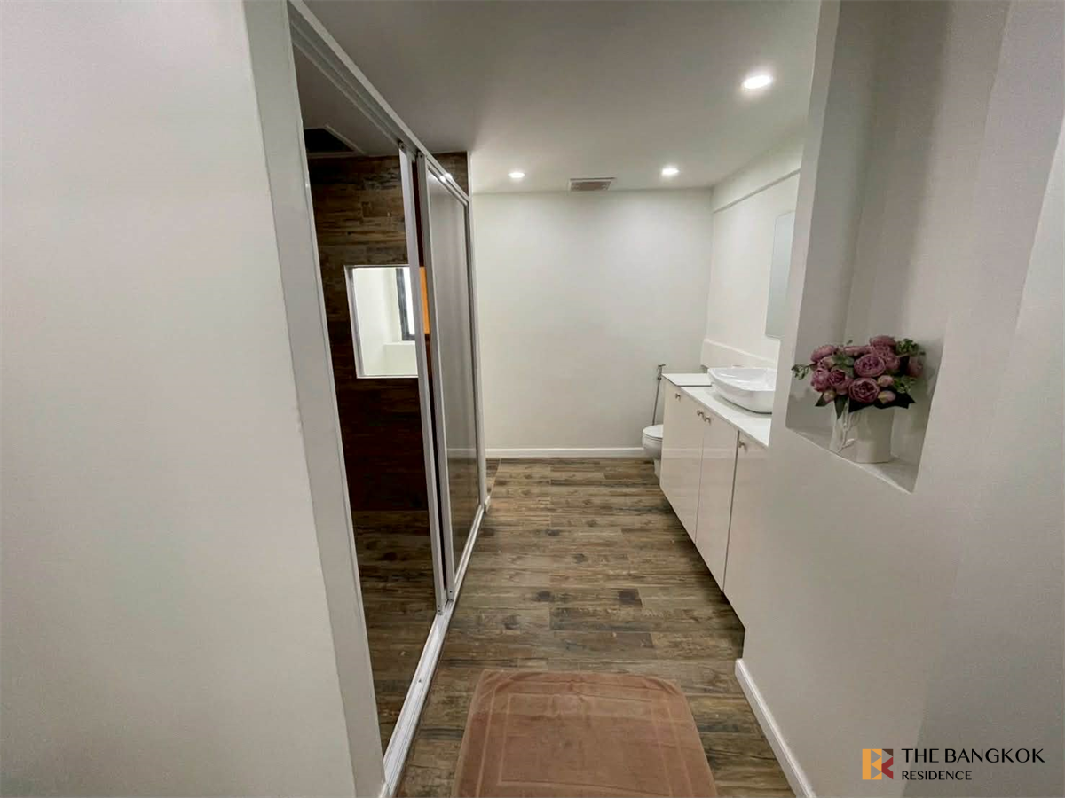 picture Luxury Condo at Special Price President Park Sukhumvit 24 - 3/10