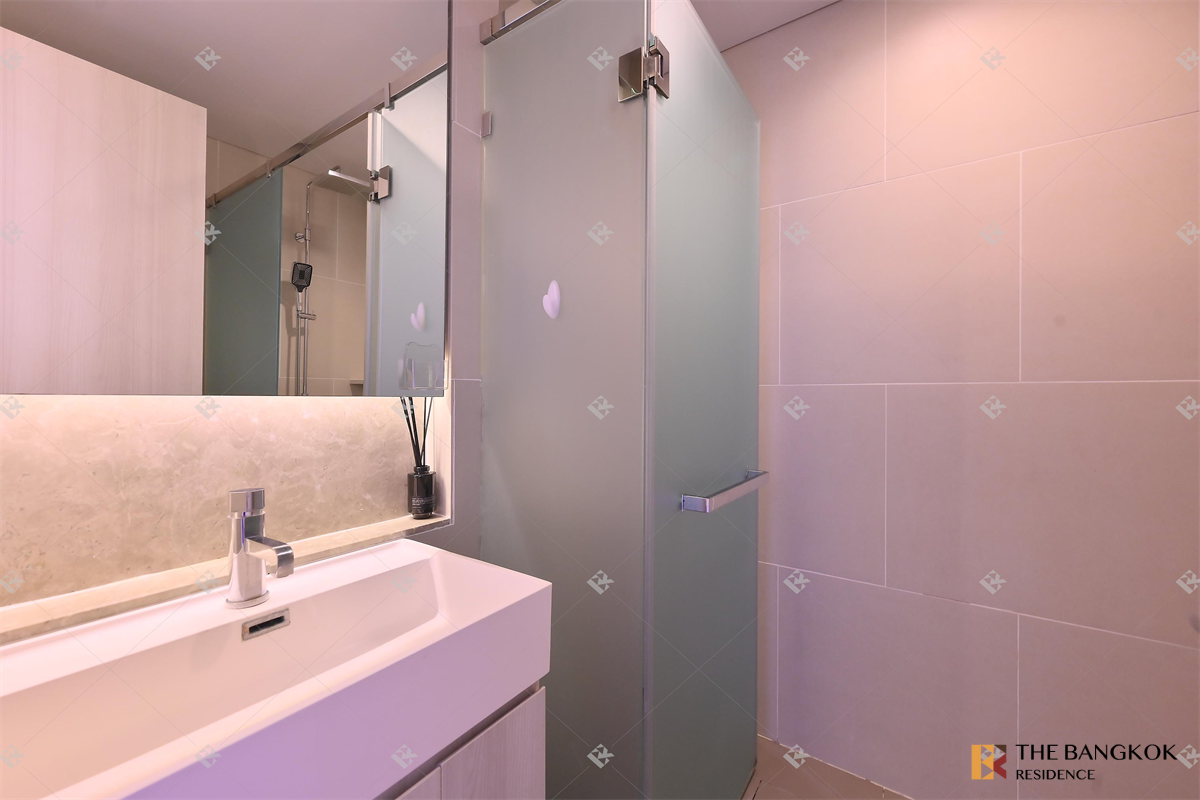 picture The Lumpini 24  Ready-to-move-in, Prime Location Condo - 3/10