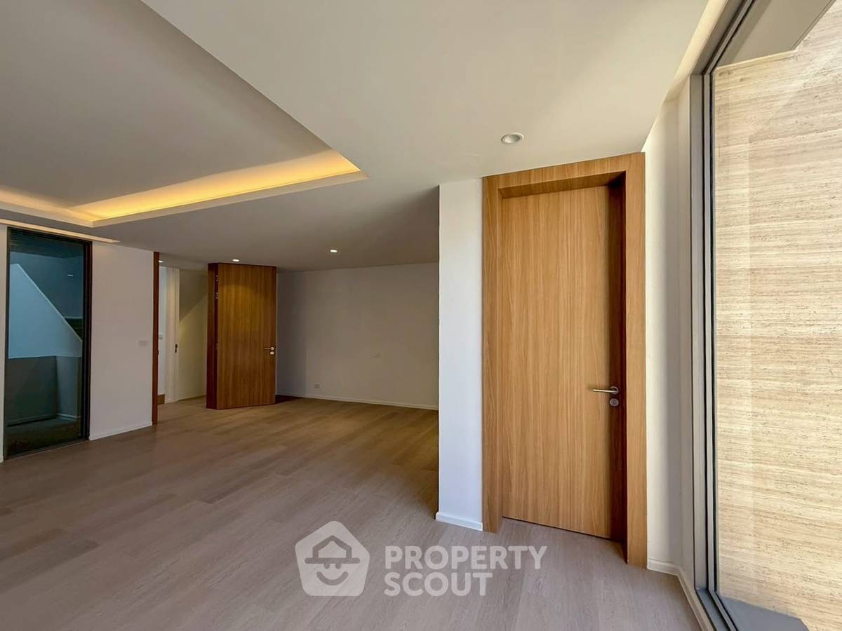 picture 5-BR Townhouse near BTS Phra Khanong (ID 2820654) - 15/25