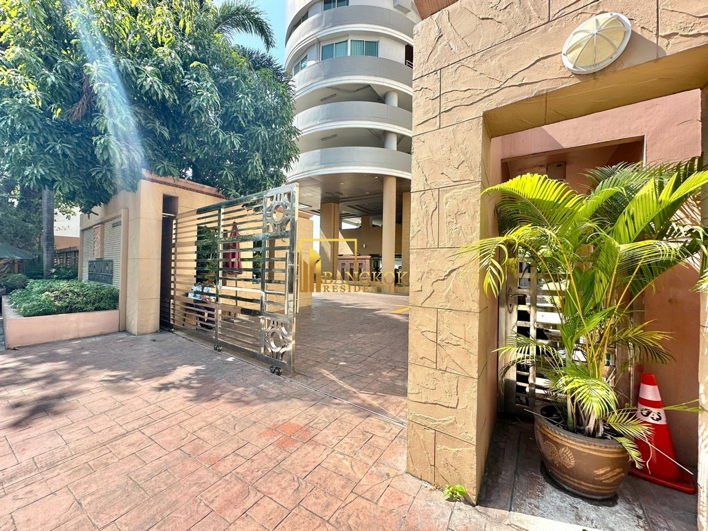 รูป Expansive 4 Bedroom Penthouse Apartment in Vibrant Area - BR20058AP - รูปที่ 65/65