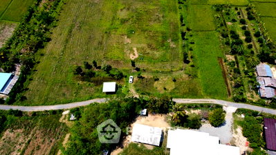 Land for sale San Kamphaeng Chiang Mai : 16,000 m² Land for Sale in Buak Khang (ID 2622620)