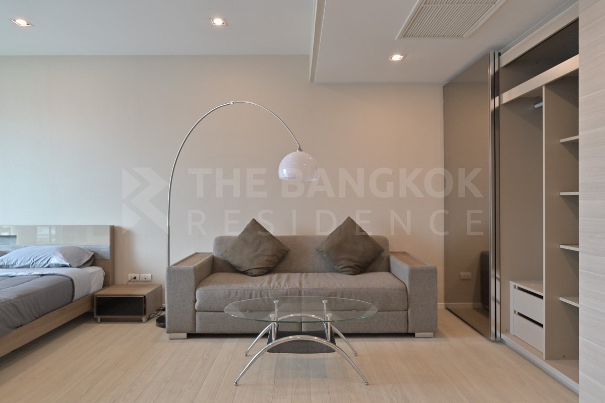 picture The Room Sukhumvit  21 High-potential Location, Not as Expensive as You Think - 7/10