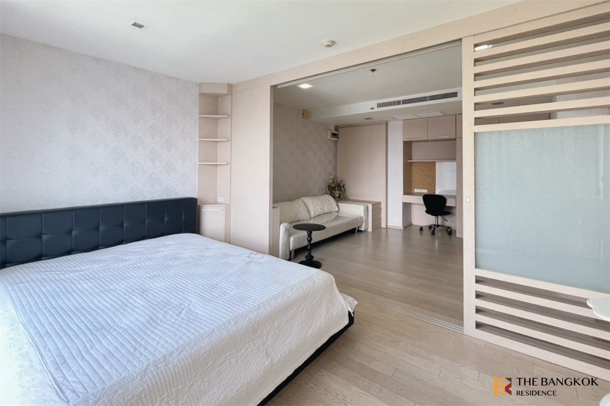 picture Condo in CBD, Below Market Price Noble Solo - 4/10