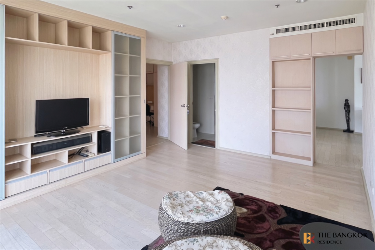 picture Condo in CBD, Below Market Price Noble Solo - 8/10