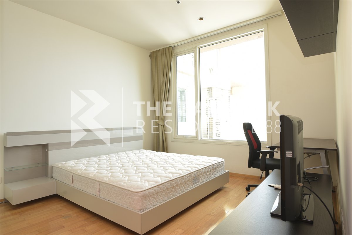 picture Rare Unit, Good Price The Empire Place - 4/10