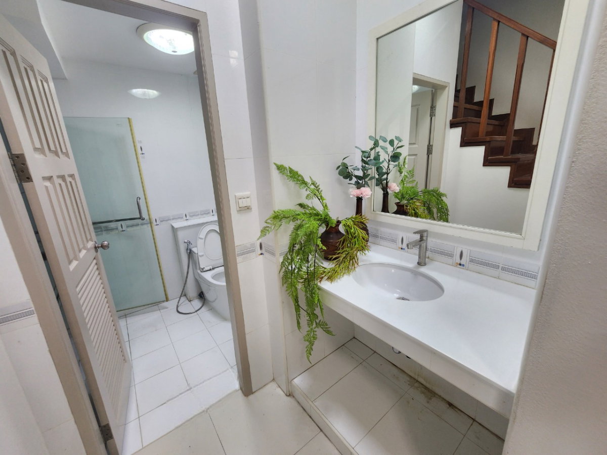 รูป 🔥ขายด่วน ทาวน์โฮมขนาดใหญ่พิเศษ ดรีมวิลเลจ สวนผัก 32 Dream Village Suan Phak ใกล้ Central Westville / ทางด่วนจตุจักร-ราชพฤกษ์ - รูปที่ 5/9