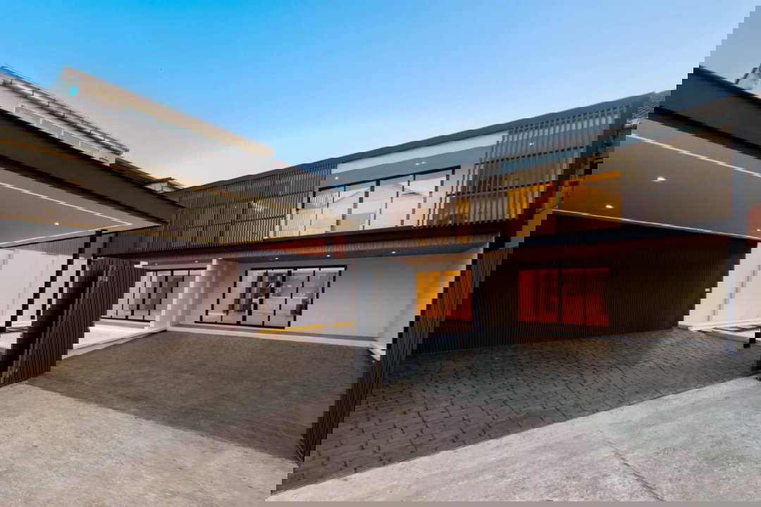 รูป ขายบ้านแฝด Minimal Modern Luxury ใจกลางสุขุมวิท เหมาะกับอยู่อาศัยสำหรับครอบครัวขนาดใหญ่ และการใช้งานเป็นโฮมออฟฟิศระดับผู้บริหาร-SW003634 - รูปที่ 3/12