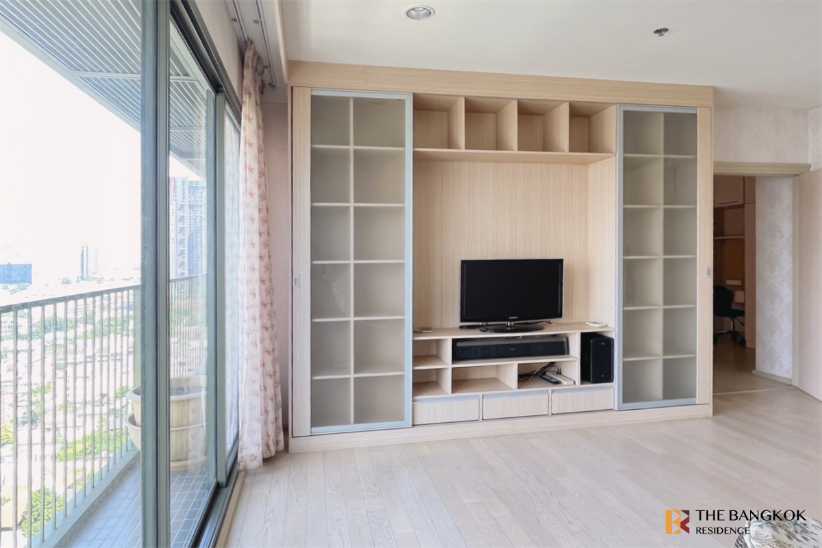 picture Condo in CBD, Below Market Price Noble Solo - 2/10