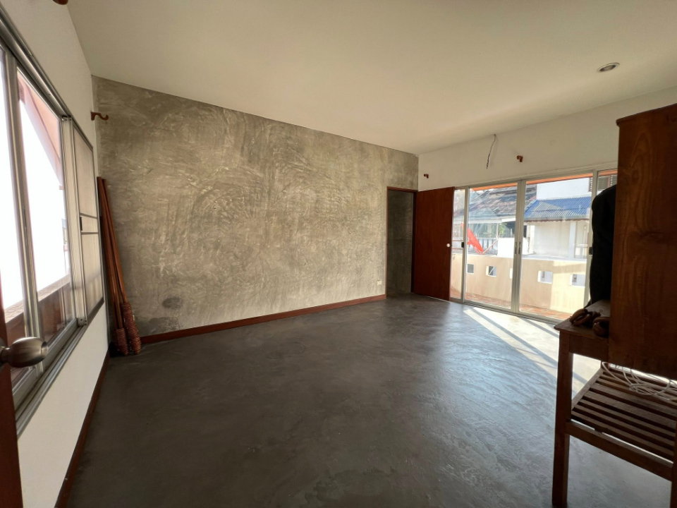 รูป ให้เช่า บ้านนอกโครงการ ใกล้ตลาดศิริวัฒนา (กาดธานินทร์) เหมาะทำธุรกิจ หรืออยู่อาศัยแบบครอบครัวใหญ่ น่าอยู่ ทำเลดี -RW007897 - รูปที่ 13/18