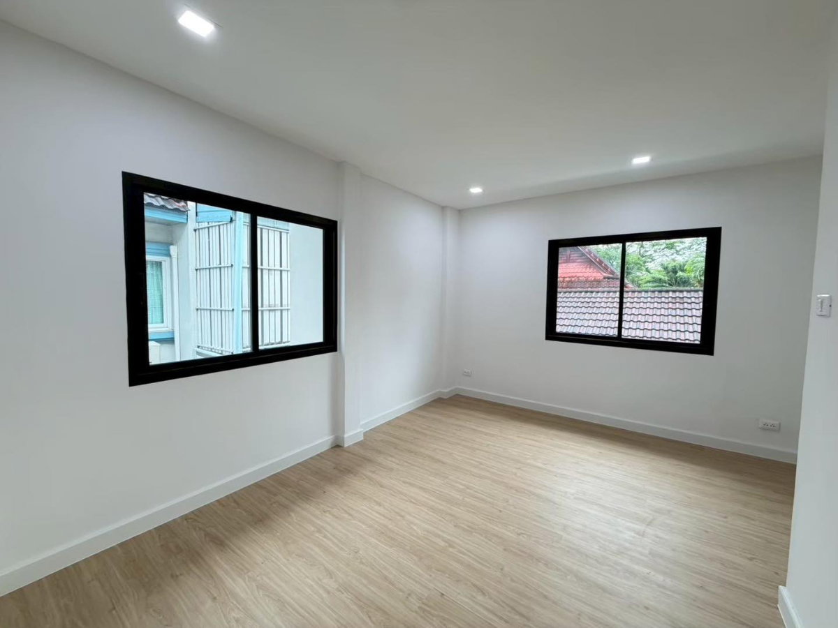 รูป ทาวน์เฮาส์  2ชั้น รีโนเวทใหม่ ทำเลดี หมู่บ้านสราญรมย์ ซอยประเสริฐมนูกิจ42 แขวงนวมินทร์ เขตบึงกุ่ม แต่งพร้อมอยู่  - รูปที่ 28/34