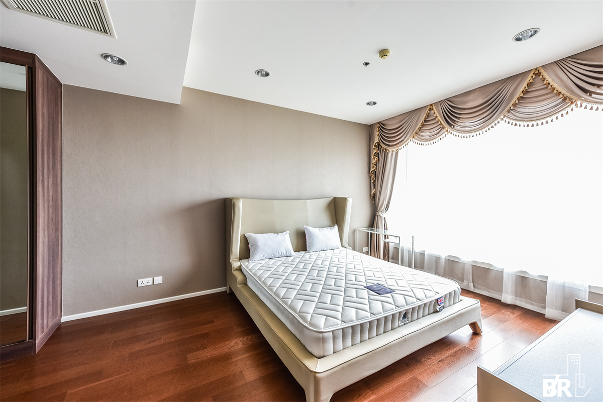 picture Move-in Ready, Just Bring Your Stuff Menam Residences - 2/10