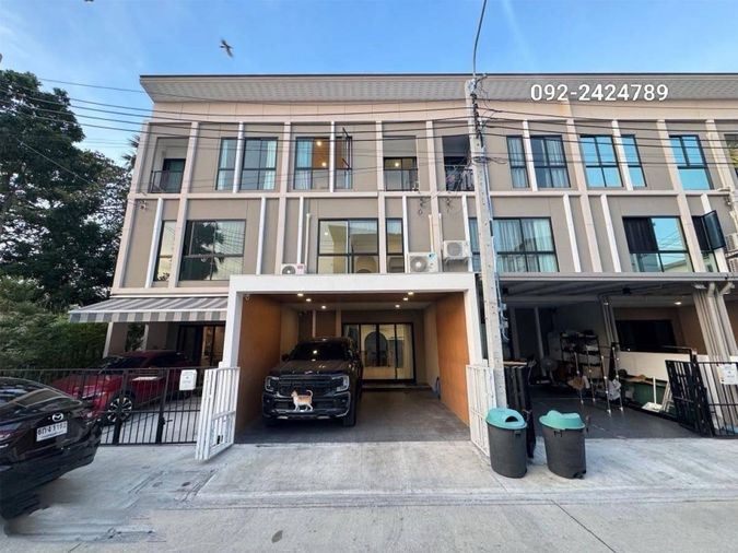 📢 3-Storey Townhome for Rent – Patio Srinakarin–Rama 9 (Krungthep Kreetha)
