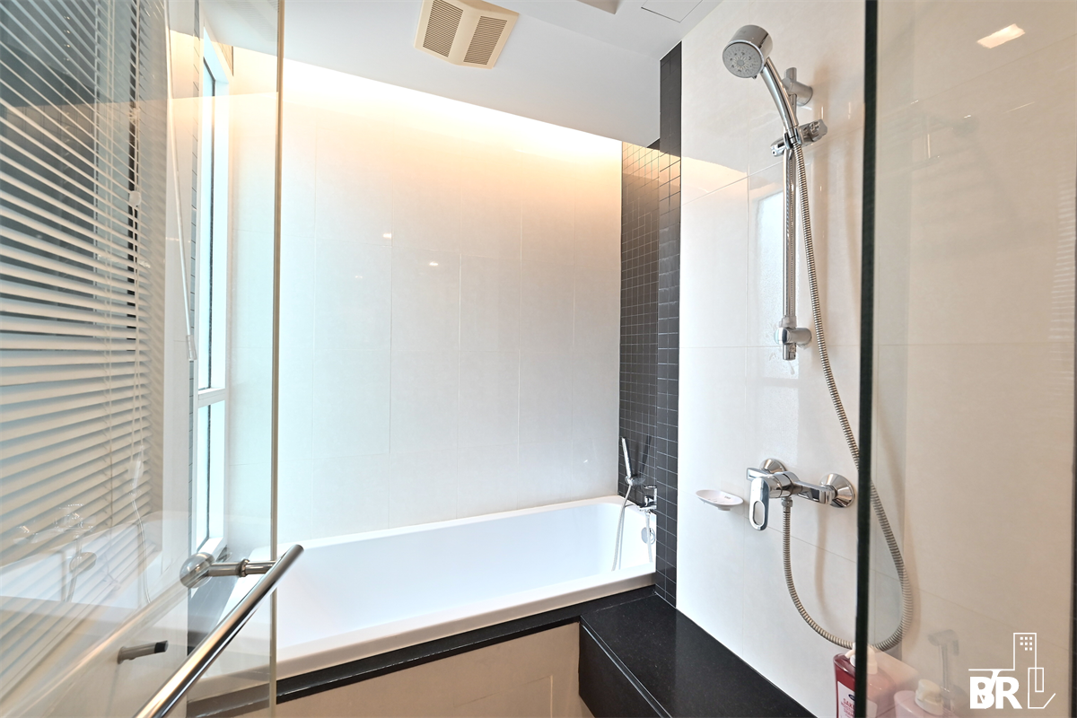 รูป ห้องว่าง พร้อมเข้าอยู่ เบเวอรี่ 33 เซอร์วิส สวีท - รูปที่ 1/10