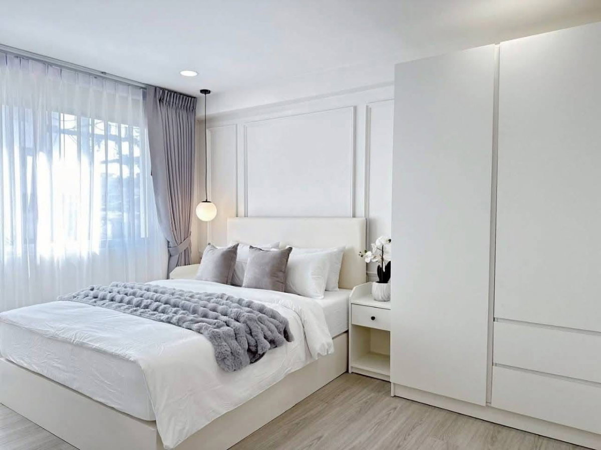 รูป S22 ให้เช่าคอนโด Century Park Condo (เซ็นจูรี่ ปาร์ค คอนโดมิเนียม)รีโนเวทใหม่ พร้อมเข้าอยู่ 2 ห้องนอน 1 ห้องน้ำ ใกล้ BTS ห้าแยกลาดพร้าว - รูปที่ 2/7