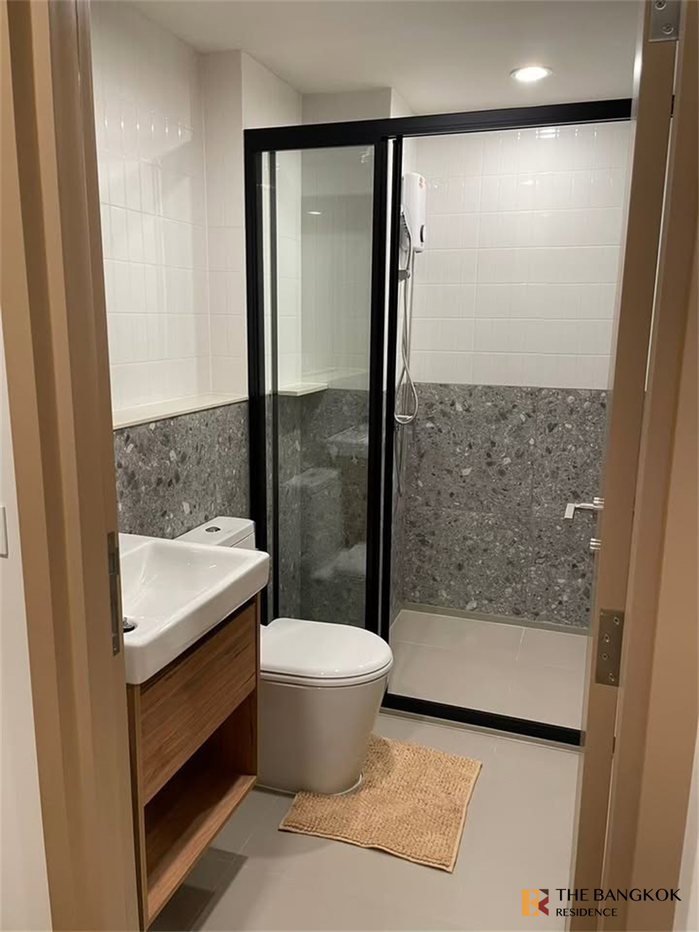 picture THE LINE VIBE  Full-featured common area - 8/10