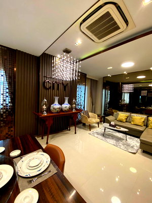 Houses for rent : Ready-to-move-in 8-bedroom, 6-bathroom detached house in Phatthanakan area.