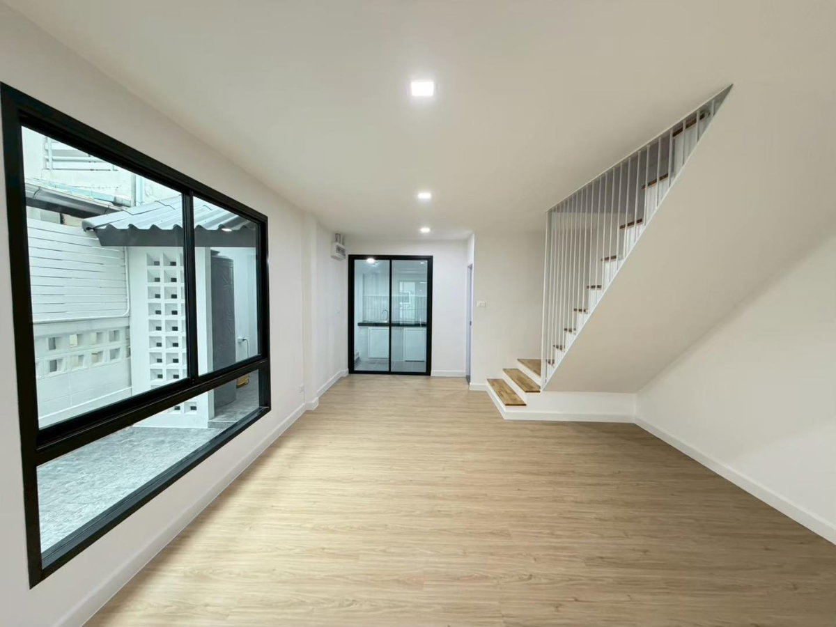 รูป ทาวน์เฮาส์  2ชั้น รีโนเวทใหม่ ทำเลดี หมู่บ้านสราญรมย์ ซอยประเสริฐมนูกิจ42 แขวงนวมินทร์ เขตบึงกุ่ม แต่งพร้อมอยู่  - รูปที่ 13/34