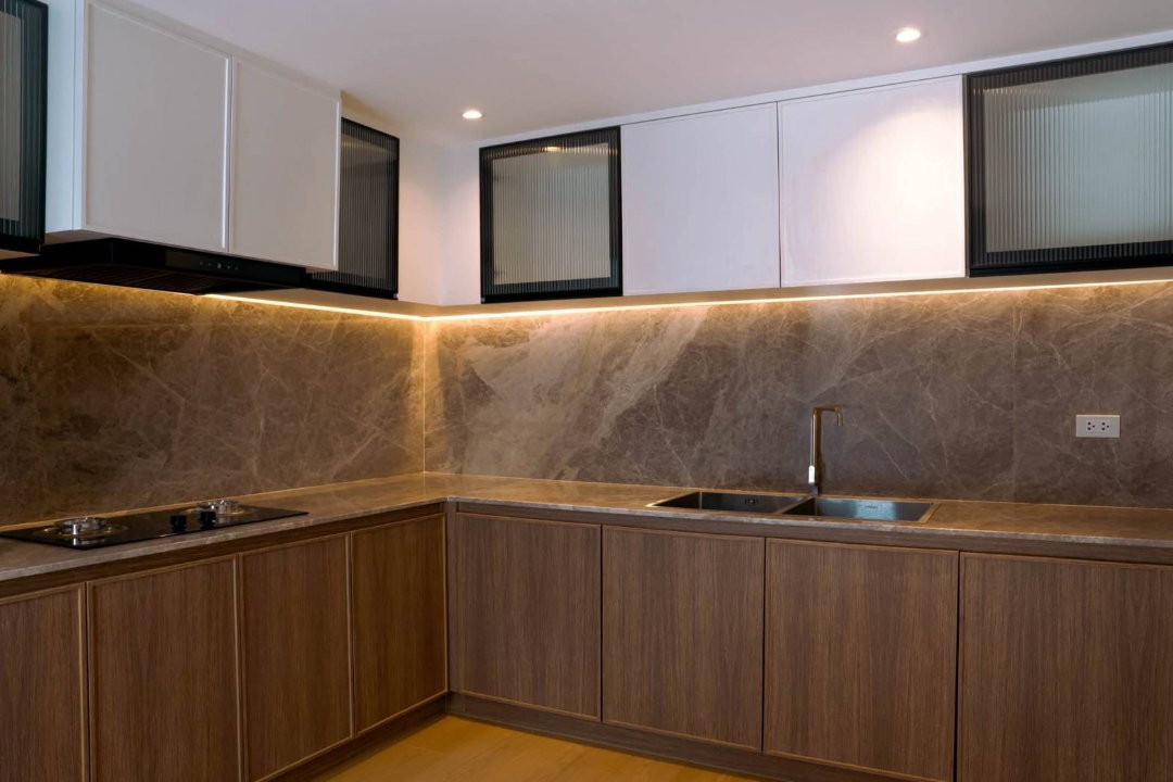 รูป ขายบ้านแฝด Minimal Modern Luxury ใจกลางสุขุมวิท เหมาะกับอยู่อาศัยสำหรับครอบครัวขนาดใหญ่ และการใช้งานเป็นโฮมออฟฟิศระดับผู้บริหาร-SW003634 - รูปที่ 6/12