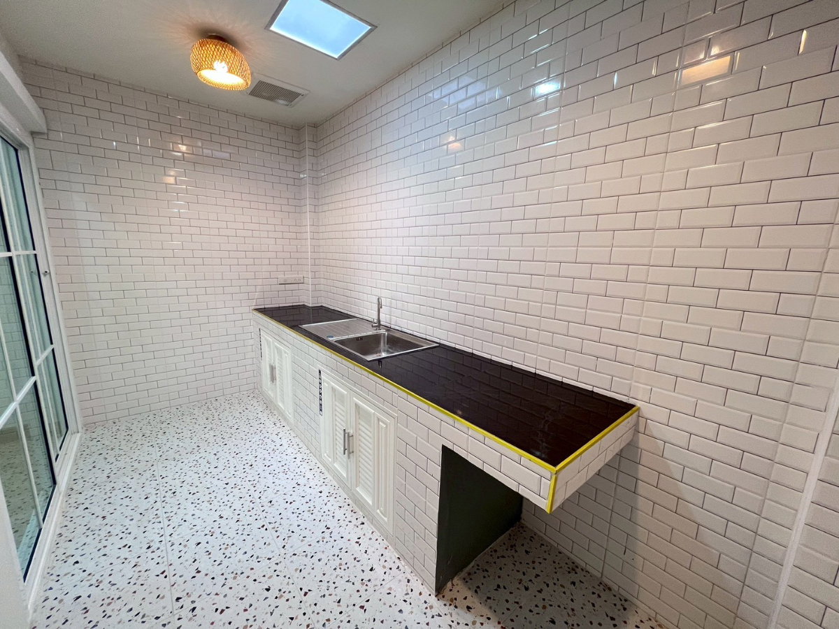 รูป ทาวน์เฮ้าส์ 2 ชั้น คู้บอน27 แยก 35 หมู่บ้านรามอินทรา71 รีโนเวทใหม่ ทำเลดี เฟอร์นิเจอร์พร้อมเข้าอยู่ ใกล้รถไฟฟ้า - รูปที่ 8/15