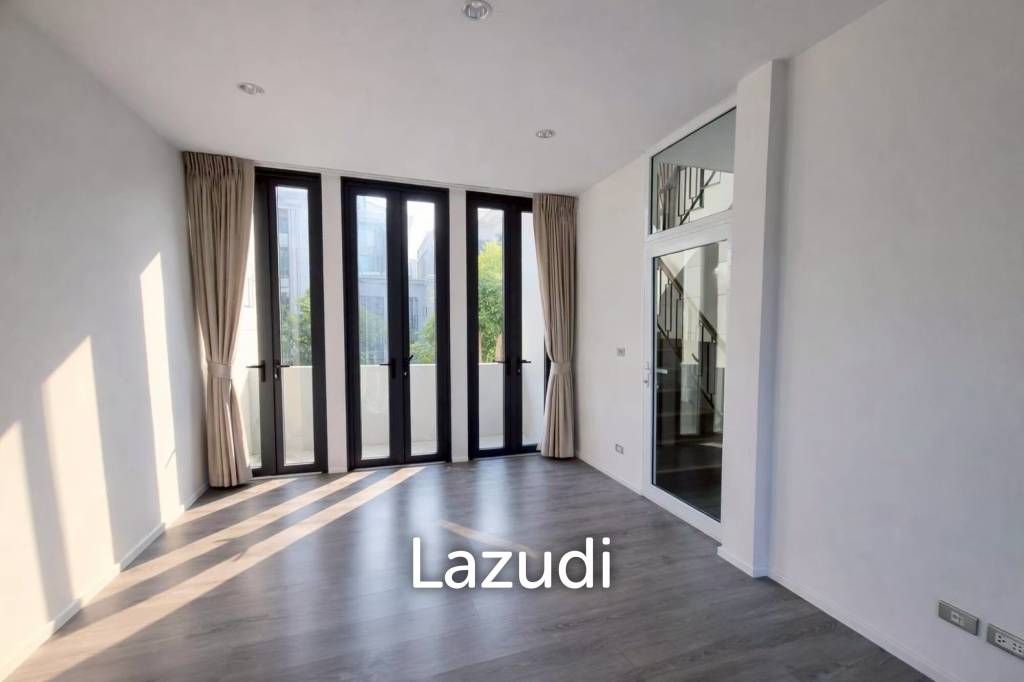 รูป 245.0 ตร.ม.  4 ห้องนอน  4 ห้องน้ำ ทาวน์เฮาส์สำหรับ ขายใน ดอกไม้ - รูปที่ 6/16