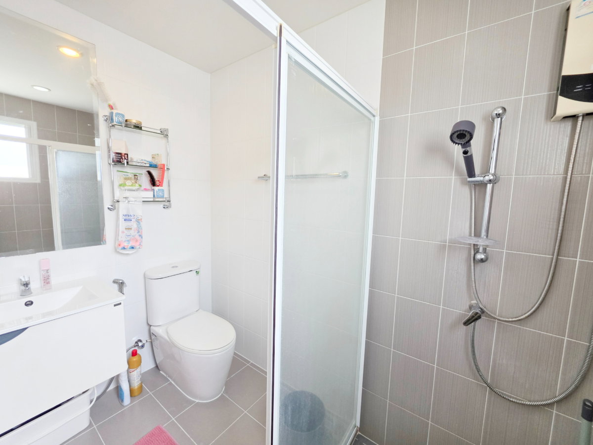 รูป ถูกมาก!!! บ้านเดี่ยว  หมู่บ้าน เซนโทร วัชรพล พื้นที่ 50 ตรว. 3 ห้องนอน 3 ห้องน้ำ  พร้อมแต่งสวนรอบบ้านสวย ทำเลดี ติดถนนสุขาภิบาล 5 - รูปที่ 14/19